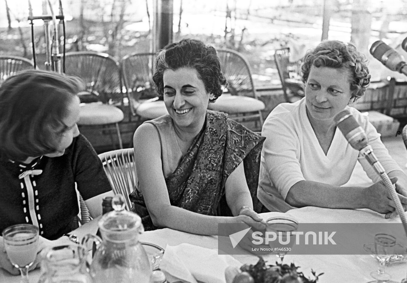 GANDHI VISIT USSR NEWS CONFERENCE