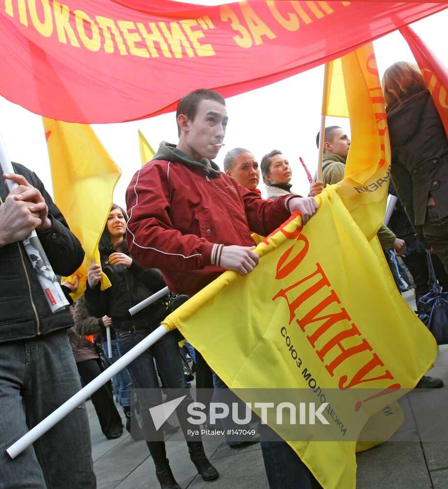 MEETING ON SLAVYANSKAYA SQUARE 