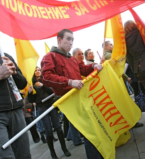 MEETING ON SLAVYANSKAYA SQUARE 