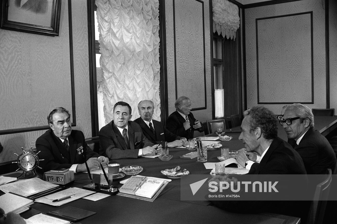 BREZHNEV MORO MEETING KREMLIN