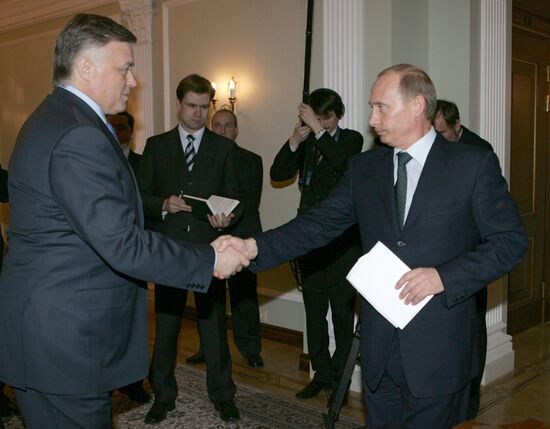 VLADIMIR YAKUNIN VLADIMIR PUTIN