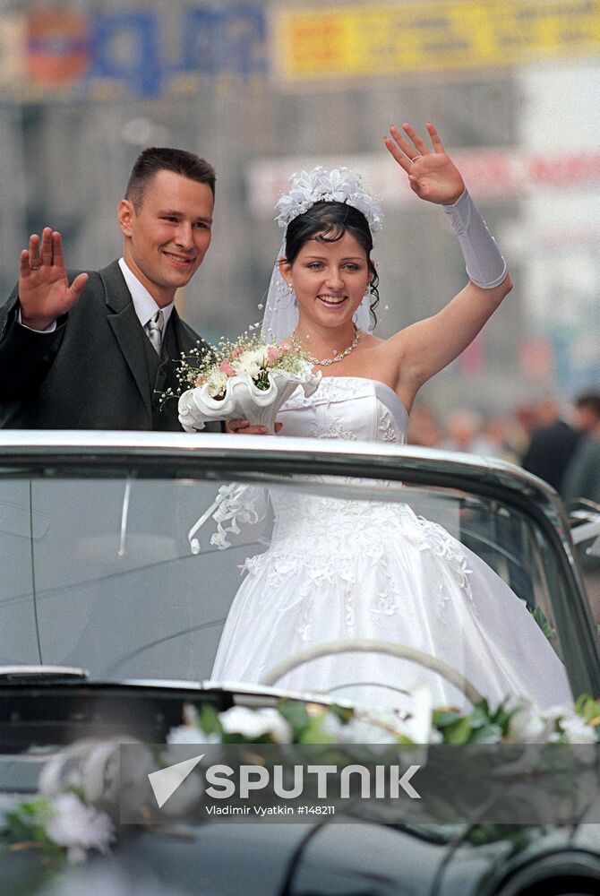 NEWLYWEDS LIMO