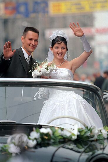 NEWLYWEDS LIMO