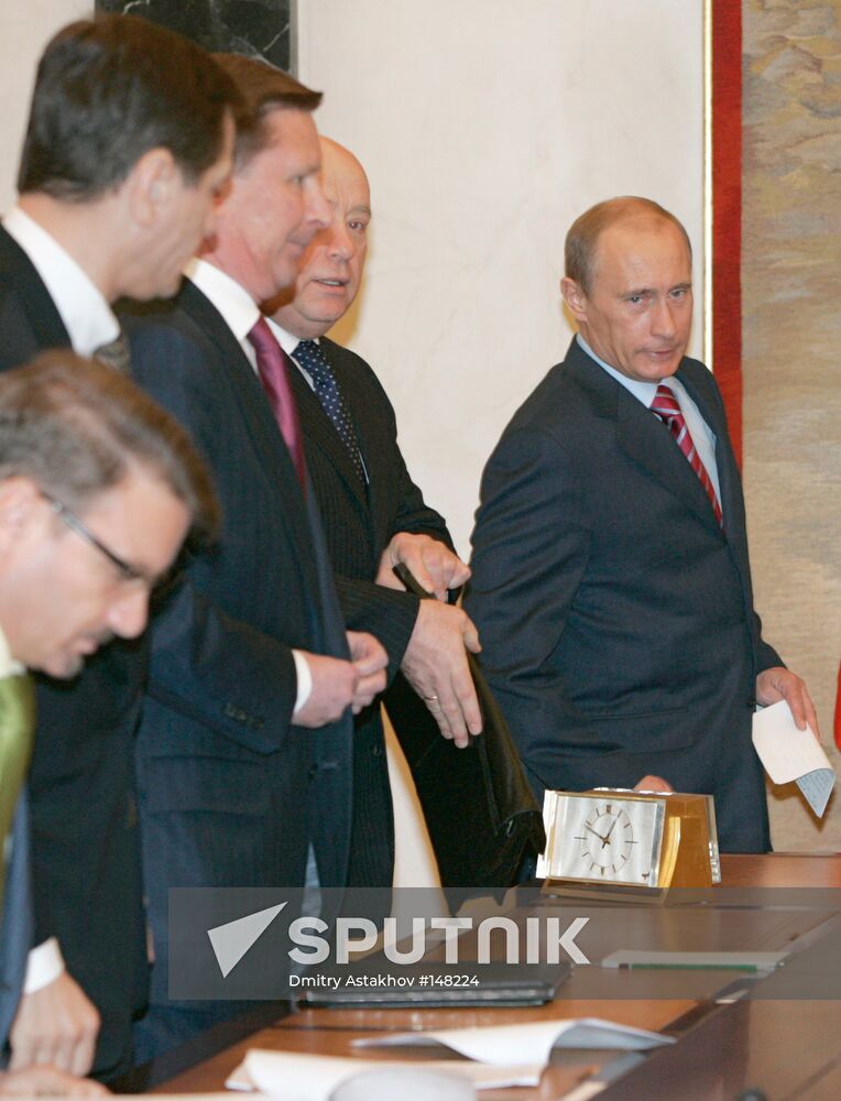 VLADIMIR PUTIN RUSSIA'S GOVERNMENT