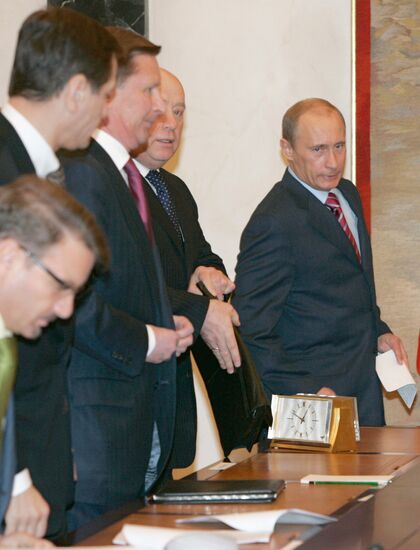 VLADIMIR PUTIN RUSSIA'S GOVERNMENT