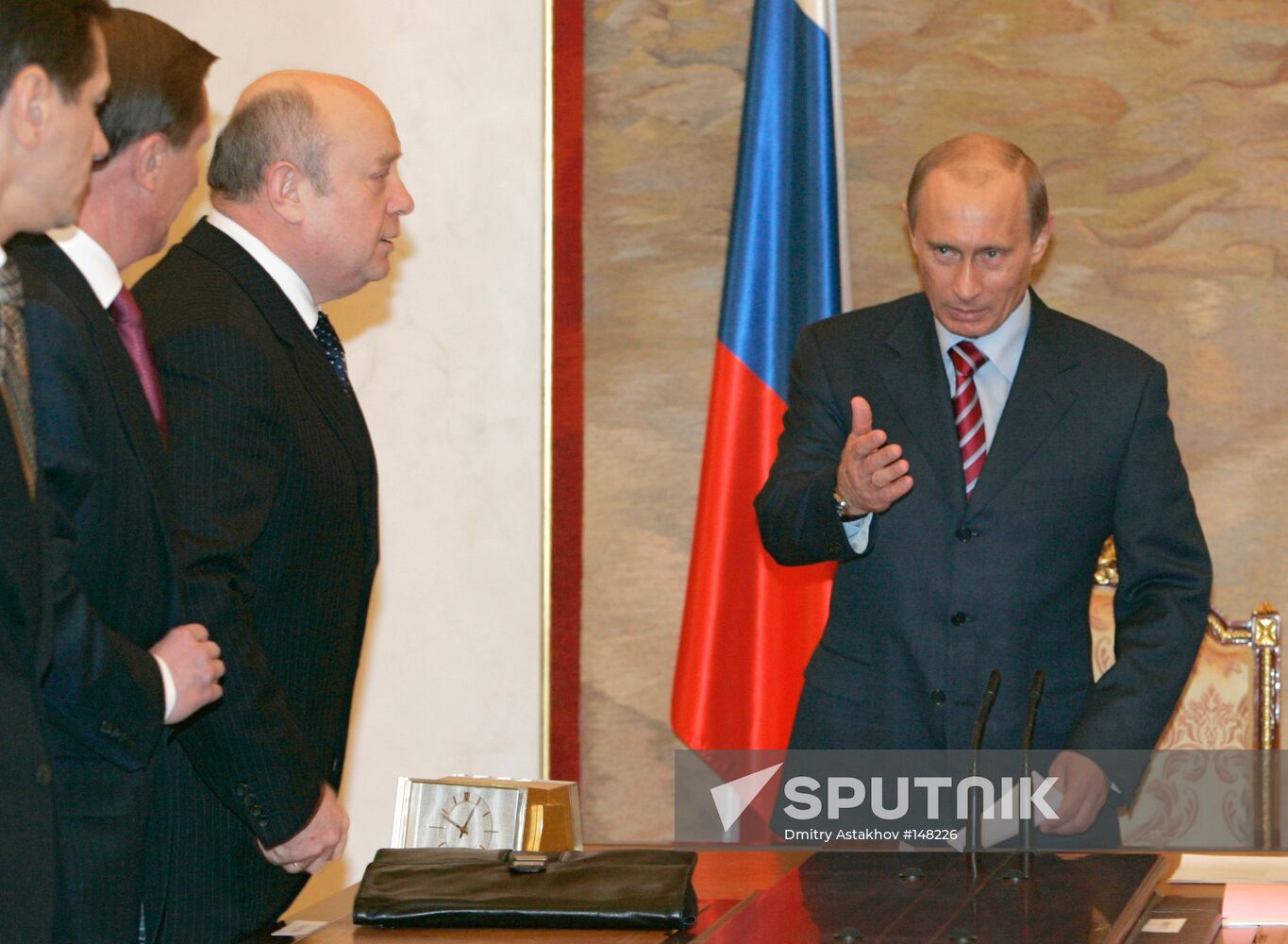 VLADIMIR PUTIN RUSSIA'S GOVERNMENT