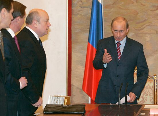 VLADIMIR PUTIN RUSSIA'S GOVERNMENT