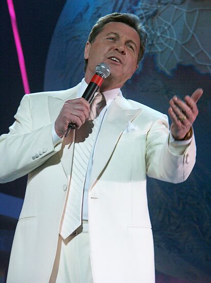 LESHCHENKO POP SINGER PERFORMANCE