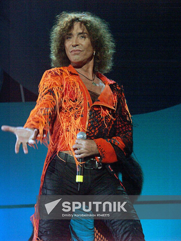 LEONTYEV POP SINGER PERFORMANCE