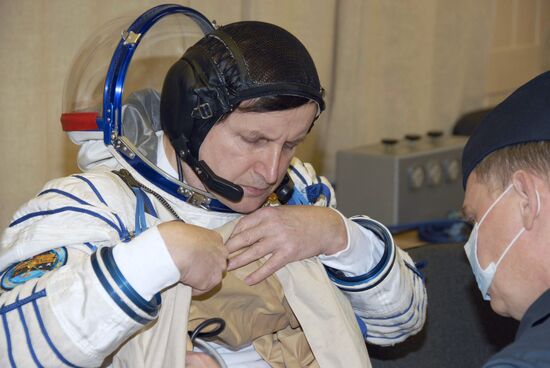 COSMONAUTS TRAINING SESSION