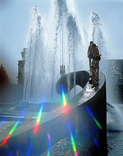 ASHKHABAD FOUNTAINS CHILDREN