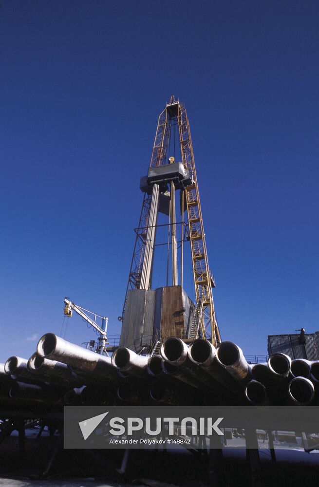 DRILLING RIG OIL