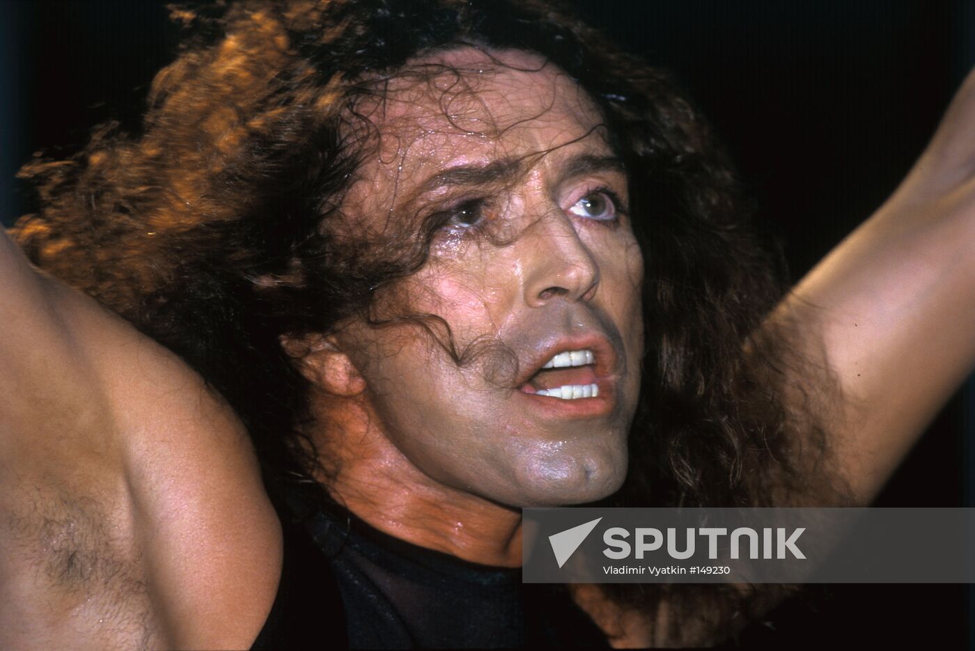 LONTYEV POP SINGER PERFORMANCE