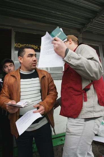 FEDERAL MIGRATION SERVICE INSPECTED MOSCOW MARKETS