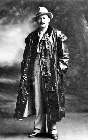 JOURNALIST ERNST HENRY