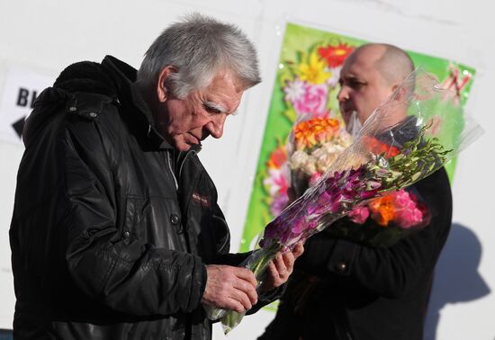 Flowers sold on the eve of International Women's Day