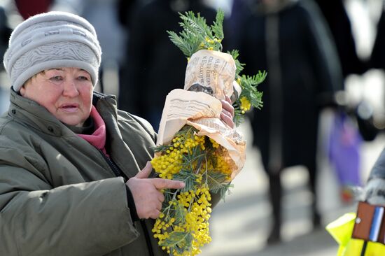 Flowers sold on the eve of International Women's Day