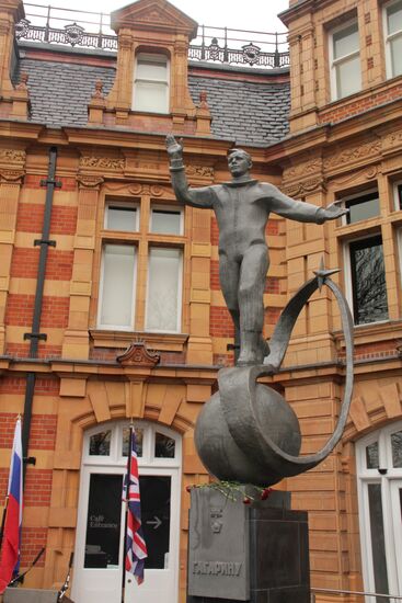 Yuri Gagarin monument unveiled at Greenwich Royal Observatory