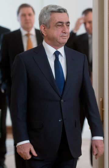 Vladimir Putin meets with Serge Sargsyan in Novo-Ogaryovo