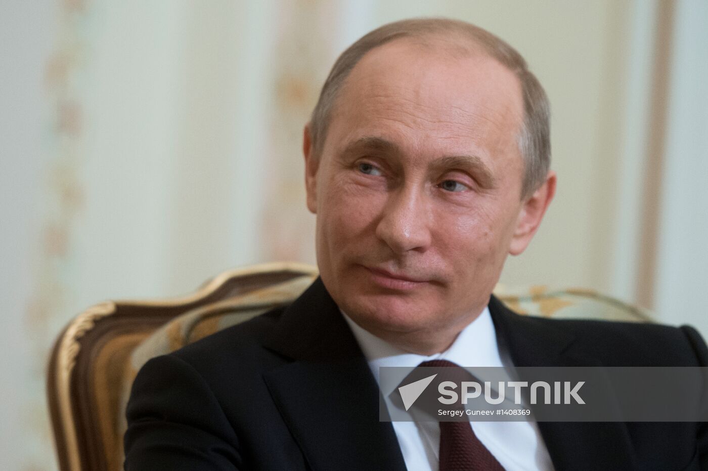 Vladimir Putin meets with Serge Sargsyan in Novo-Ogaryovo