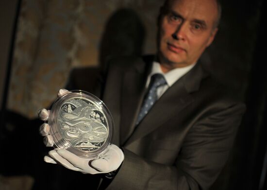 Presentation of Sochi 2014 commemorative bill