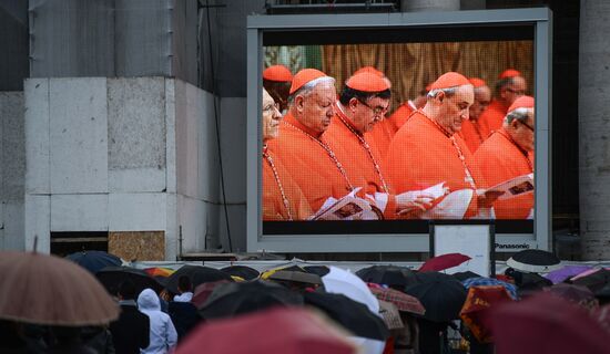 Cardinals vote for new Pope