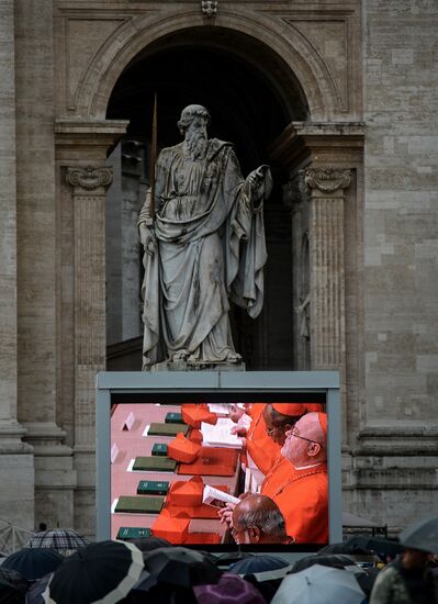 Cardinals vote for new Pope