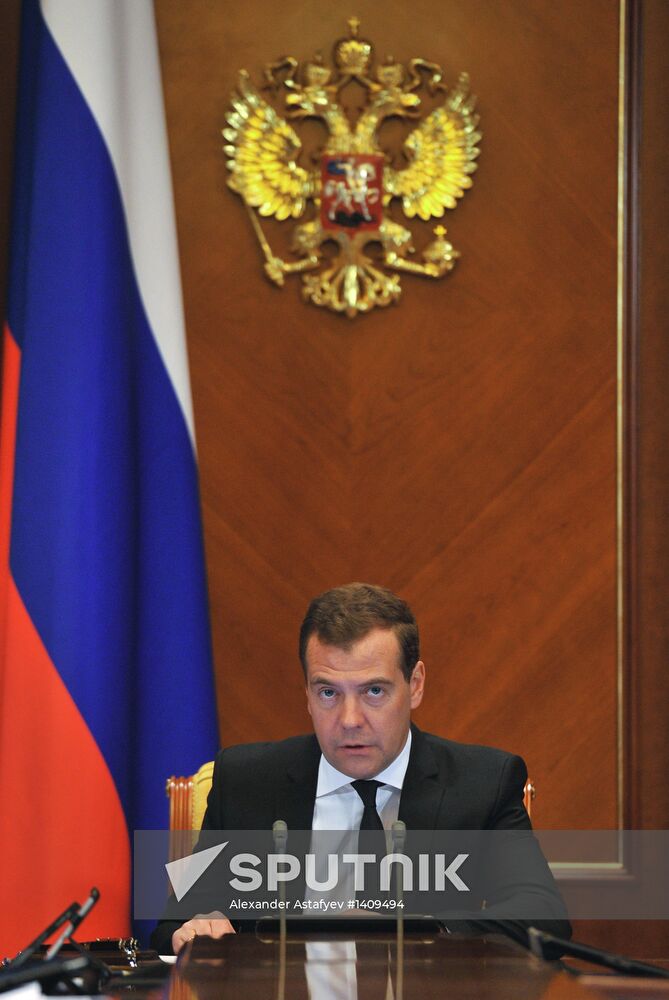 Dmitry Medvedev chairs meeting on regional aviation