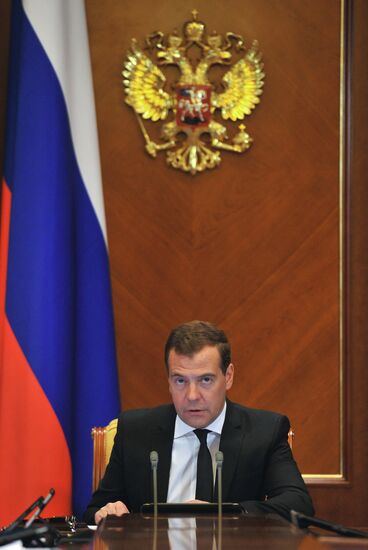 Dmitry Medvedev chairs meeting on regional aviation