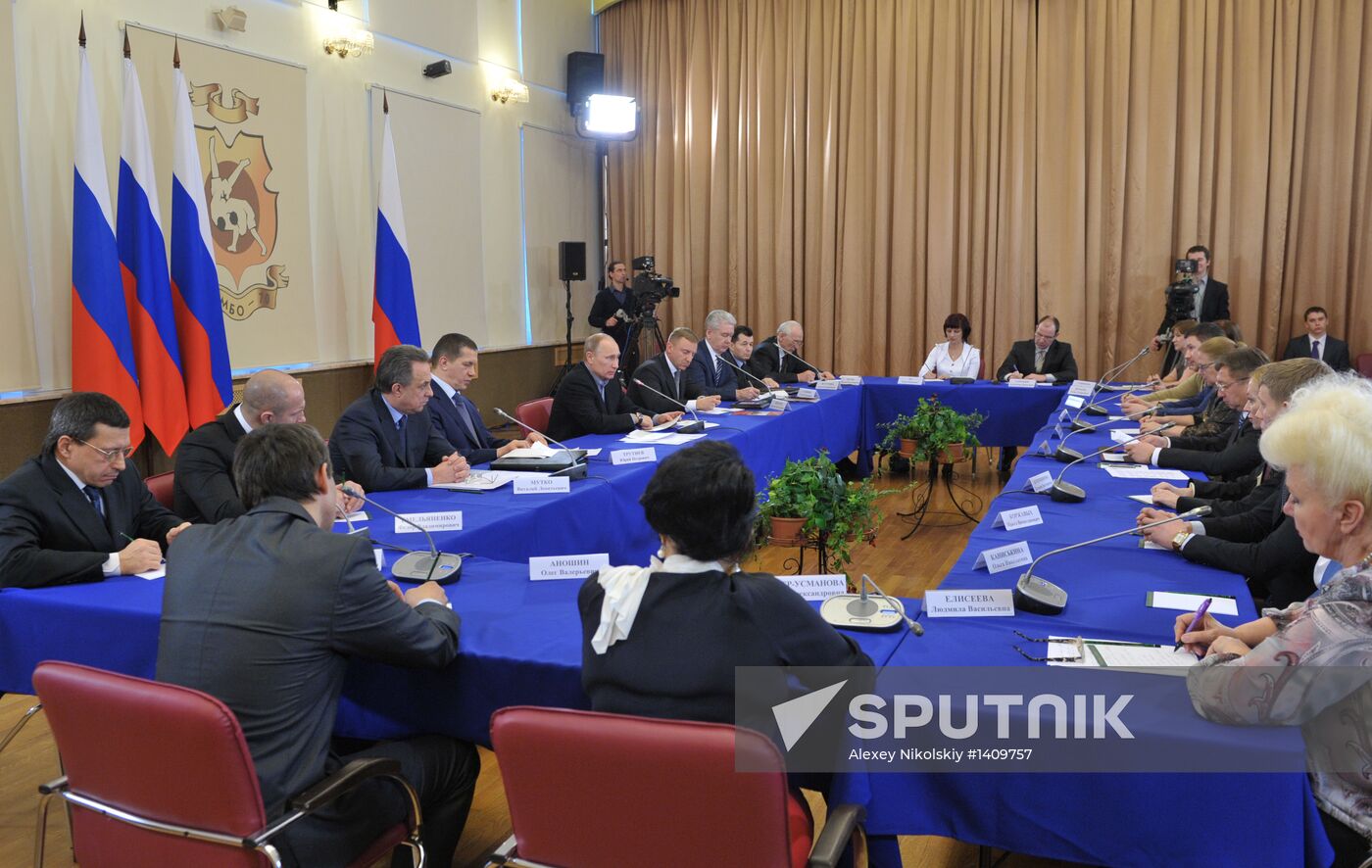 Putin, Sobyanin visit Sambo-70 training center