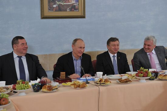 Putin, Sobyanin visit Sambo-70 training center