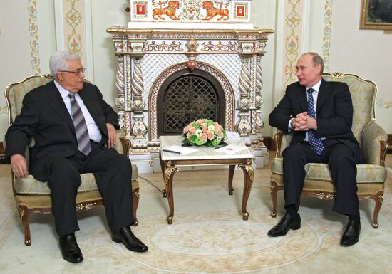 Vladimir Putin meets with Mahmoud Abbas