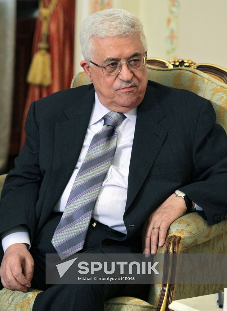 Vladimir Putin meets with Mahmoud Abbas