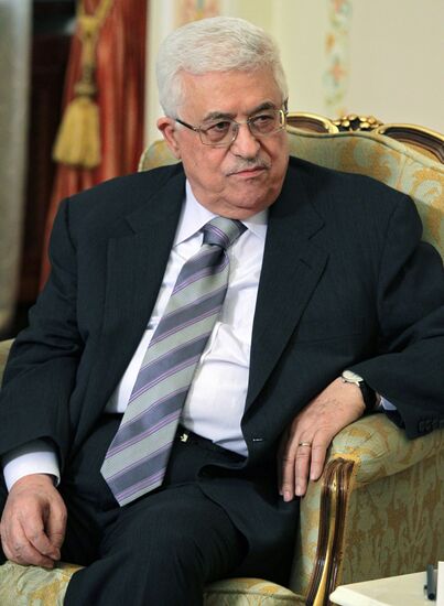 Vladimir Putin meets with Mahmoud Abbas