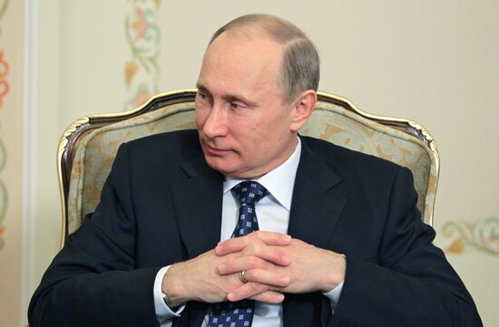 Vladimir Putin meets with Mahmoud Abbas