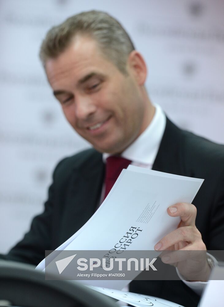 Presentation of Russia without Orphans photo album in Moscow