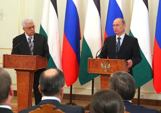 Vladimir Putin meets with Mahmoud Abbas