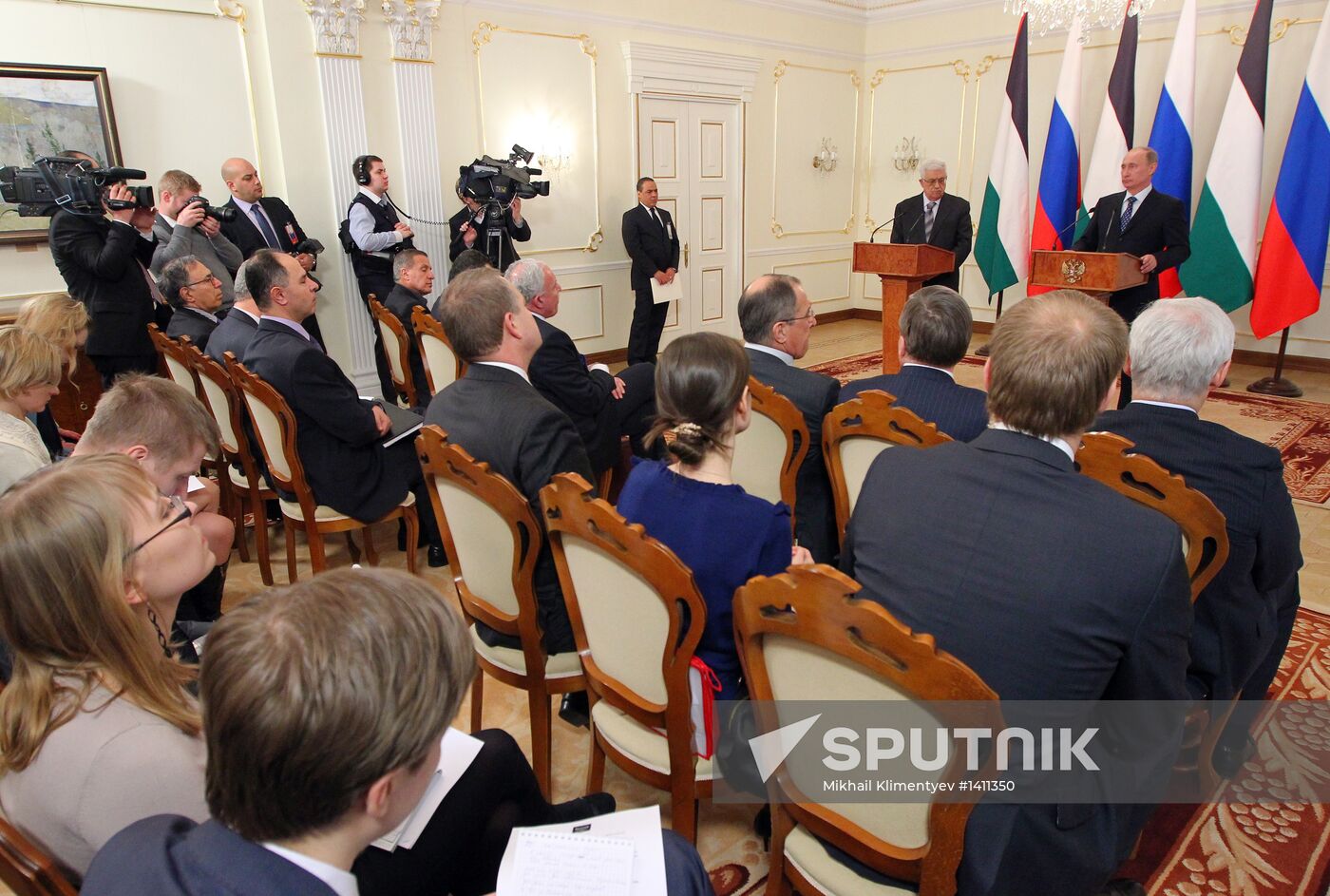 Vladimir Putin meets with Mahmoud Abbas