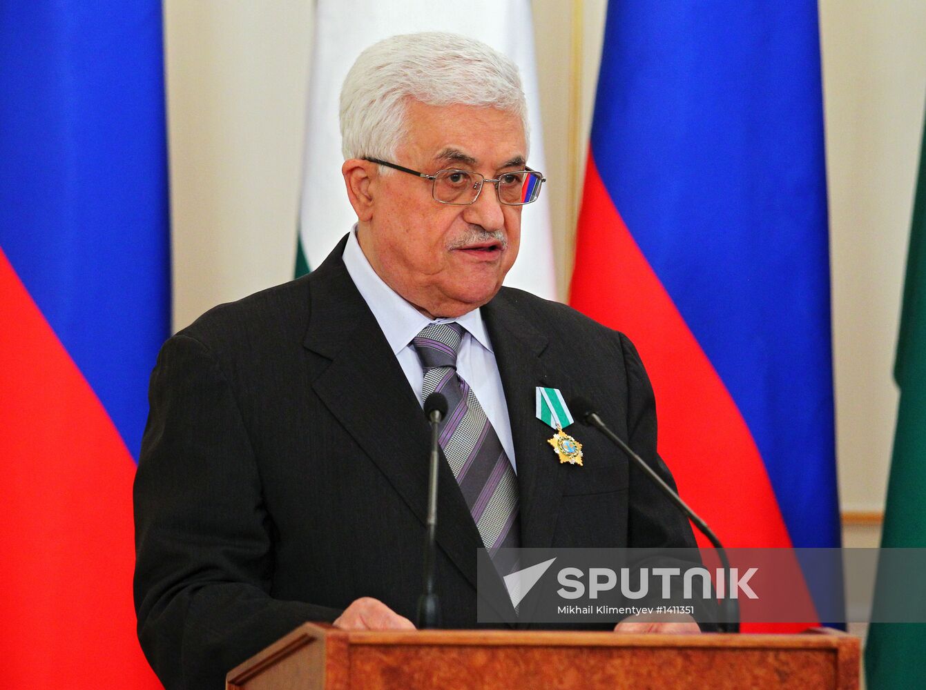 Vladimir Putin meets with Mahmoud Abbas