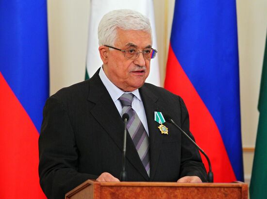 Vladimir Putin meets with Mahmoud Abbas
