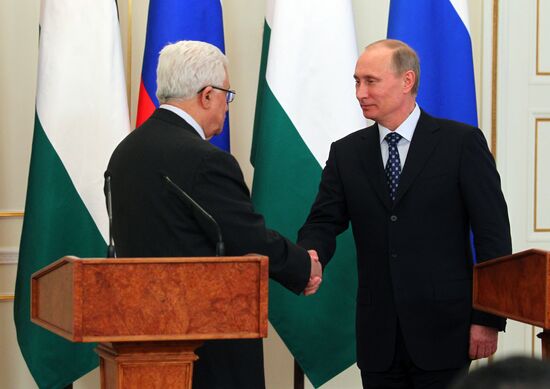 Vladimir Putin meets with Mahmoud Abbas
