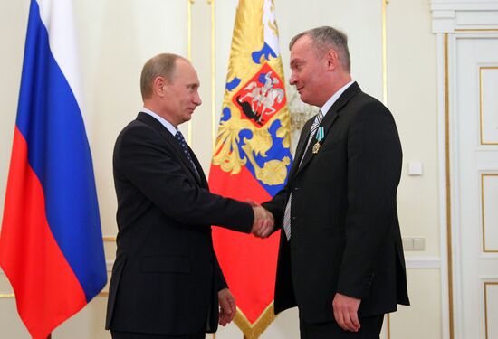 V. Putin meets with members of Military Historical Society