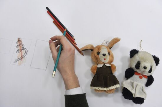 Painting with soft toys: "Hippopotamus-Painting"