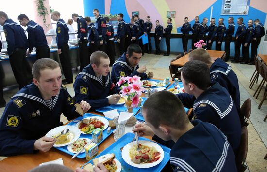 Buffet-style meals introduced in Russian army