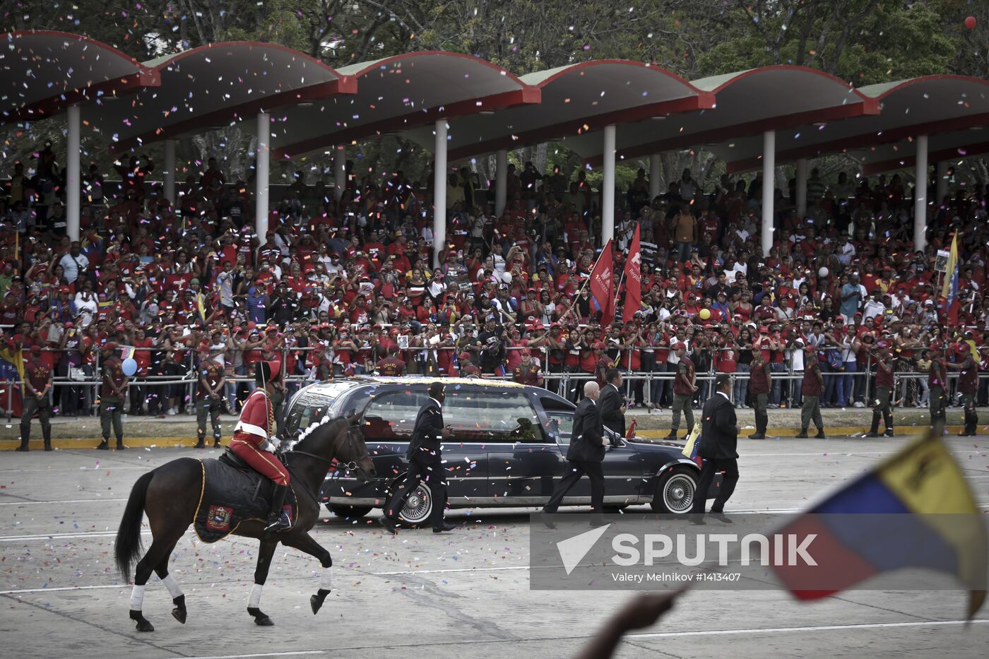 Coffin with Hugo Chavez's body carried to Revolution Museum