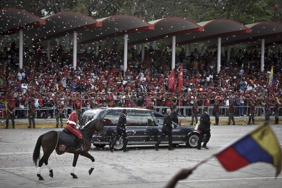 Coffin with Hugo Chavez's body carried to Revolution Museum