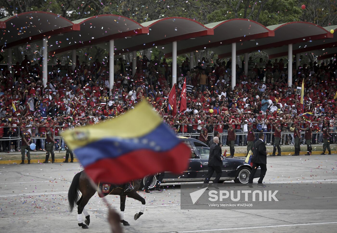 Coffin with Hugo Chavez's body carried to Revolution Museum