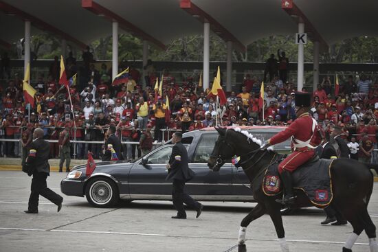 Coffin with Hugo Chavez's body carried to Revolution Museum