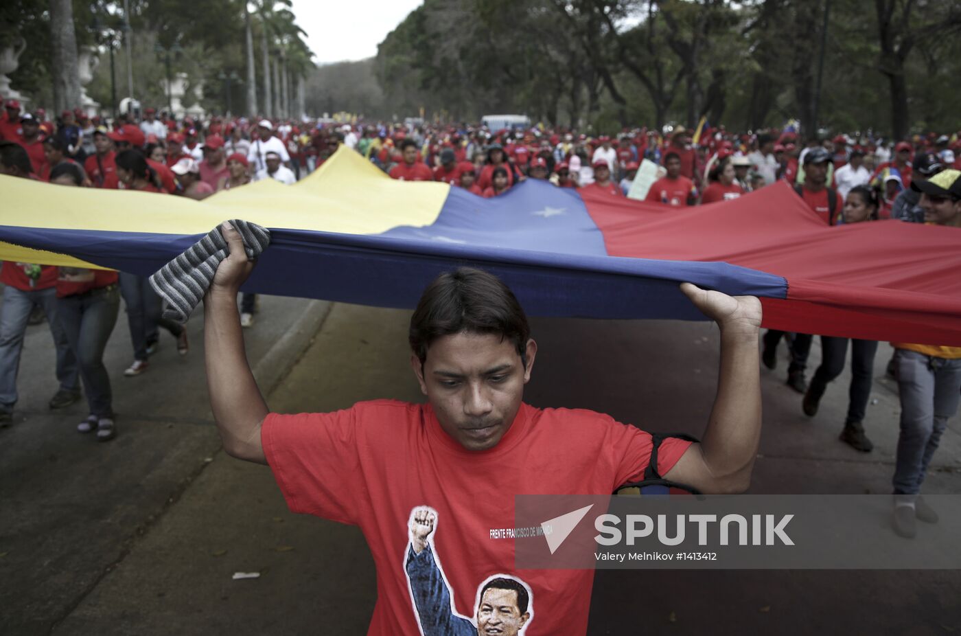 Coffin with Hugo Chavez's body carried to Revolution Museum