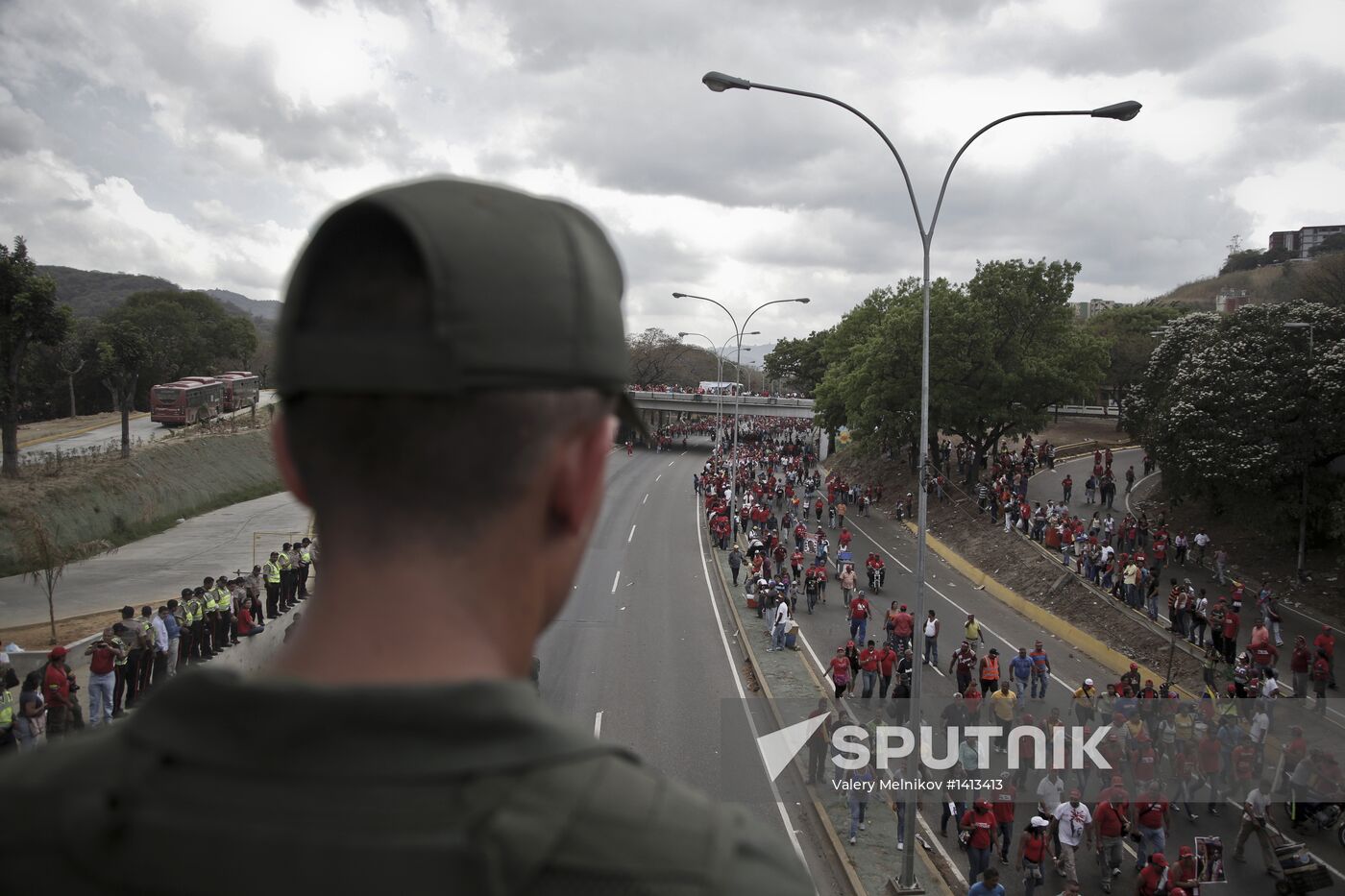 Coffin with Hugo Chavez's body carried to Revolution Museum